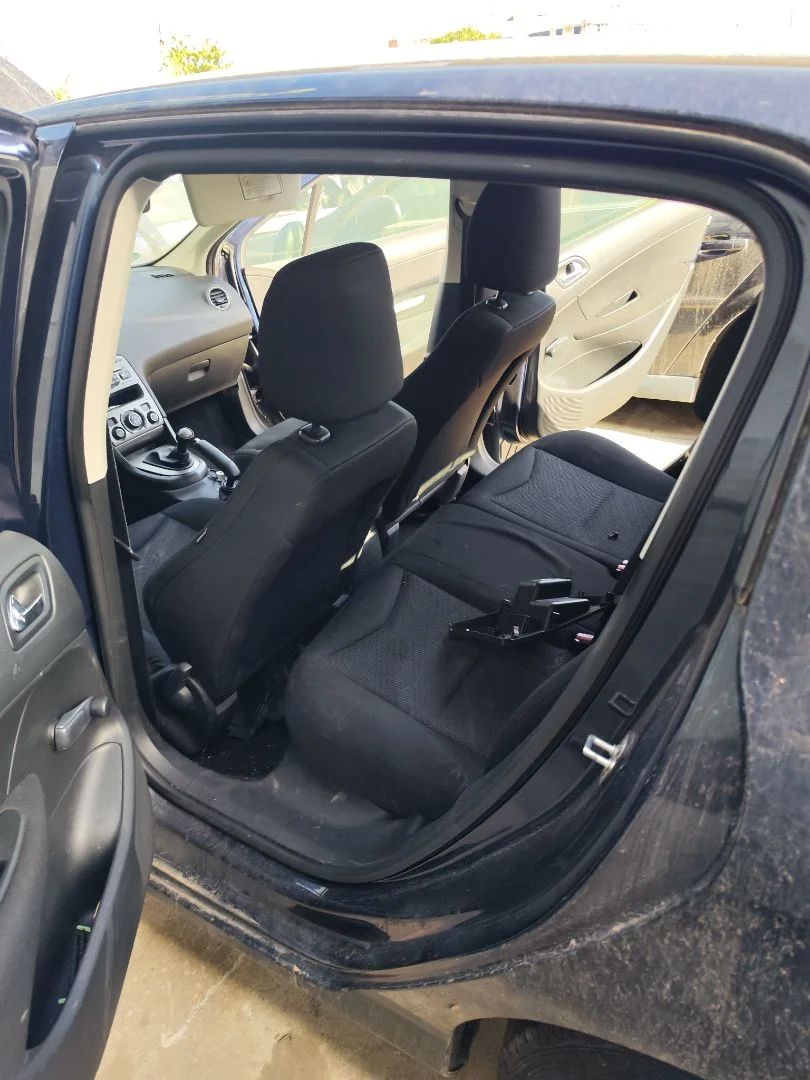 Foto de GOMAS CONTORNO PUERTA PEUGEOT 308 1.6 16V (120 CV / 88 KW)