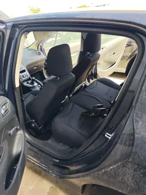 Foto de GOMAS CONTORNO PUERTA PEUGEOT 308 1.6 16V (120 CV / 88 KW)