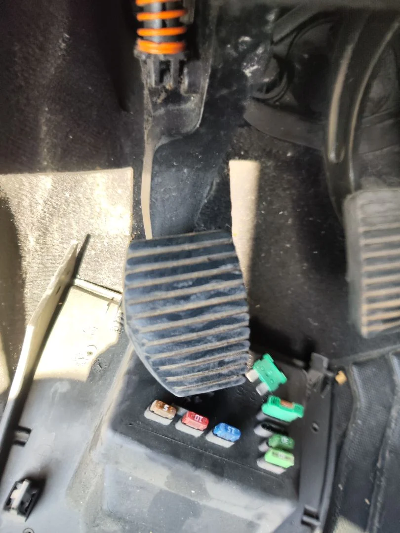 Foto de PEDAL EMBRAGUE PEUGEOT 307 (S1)(04.2001) 1.6 16V CAT (109 CV / 80 KW)