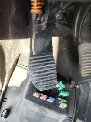 Foto de PEDAL EMBRAGUE PEUGEOT 307 (S1)(04.2001) 1.6 16V CAT (109 CV / 80 KW)