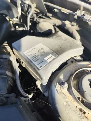 Foto de CAJA RELES / FUSIBLES VOLVO S40 BERLINA 1.9 Diesel CAT (116 CV / 85 KW)