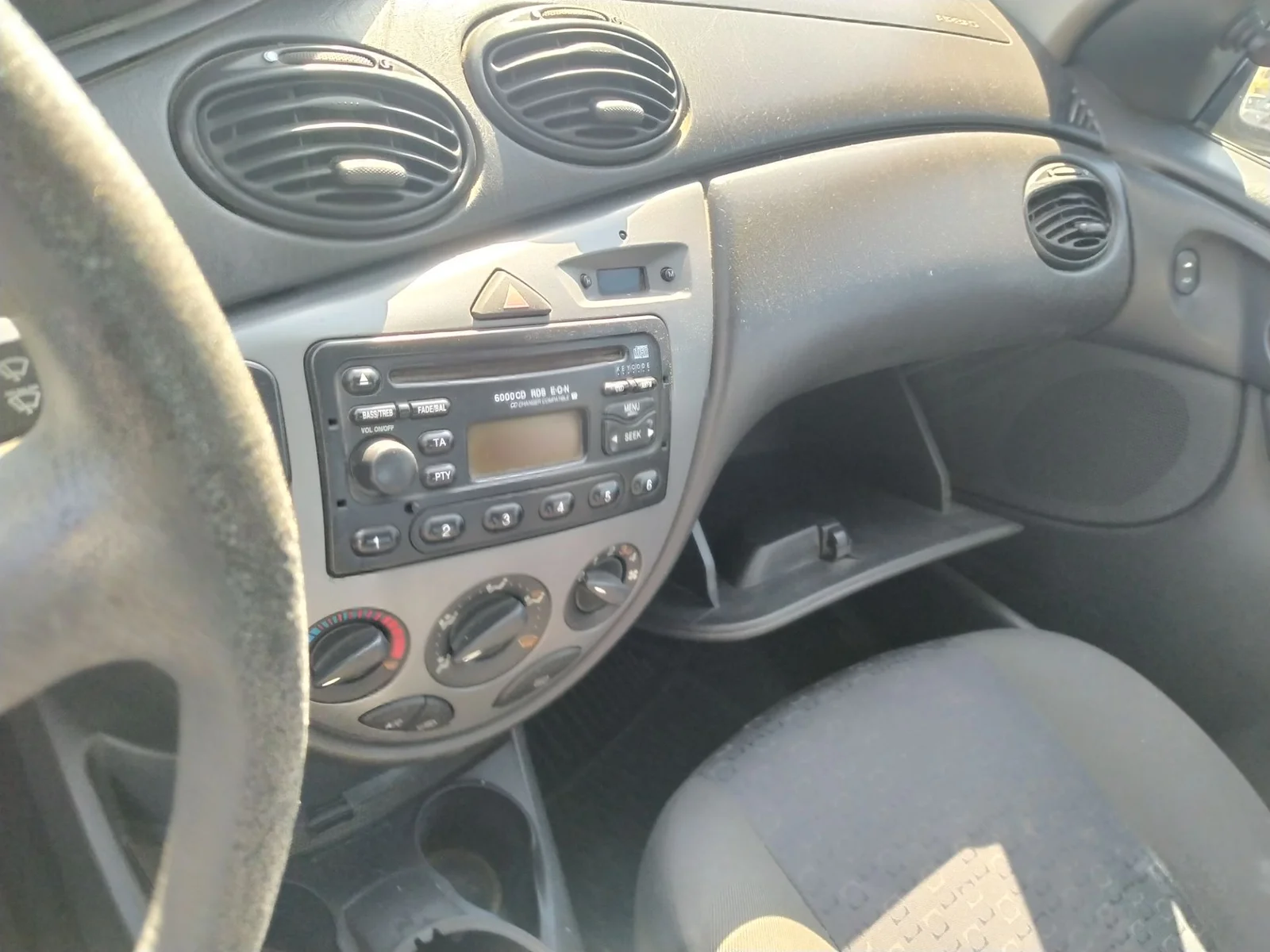 Foto de VENTILADOR CALEFACCION FORD FOCUS BERLINA (CAK) 1.8 TDCi CAT (101 CV / 74 KW)