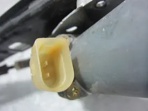 Foto de ELEVALUNAS DELANTERO IZQUIERDO BMW SERIE 3 BERLINA (E46) 3.0 24V Turbodiesel CAT (184 CV / 135 KW) referencia 8196037 foto 2