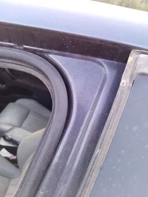 Foto de GOMAS CONTORNO PUERTA ALFA ROMEO 147 (190) 1.9 JTD CAT (110 CV / 81 KW)