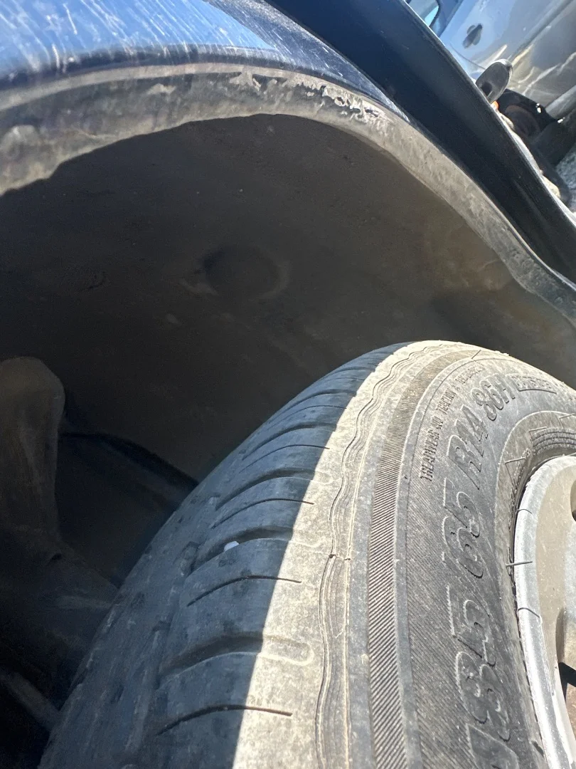 Foto de PASO RUEDA TRASERO DERECHO FORD MONDEO FD BERL./TURNIER 1.8 16V CAT (116 CV / 85 KW)