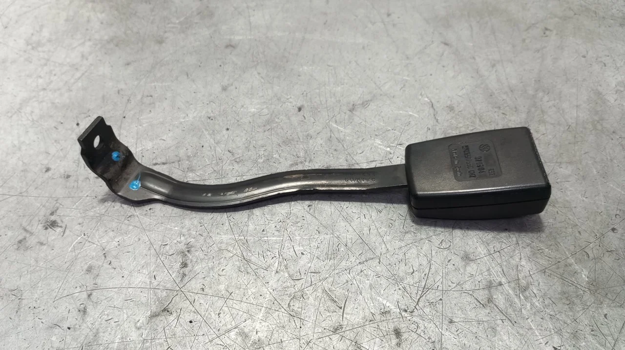 Foto de ENGANCHE CINTURON DELANTERO IZQUIERDO SEAT TOLEDO (5P2) 2.0 TDI (140 CV / 103 KW) referencia 5P0857755CQVZ
