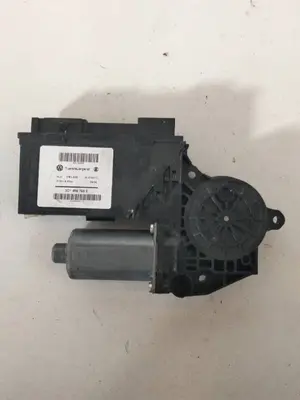Foto de MOTOR ELEVALUNAS DELANTERO DERECHO VOLKSWAGEN TOUAREG (7LA) 2.5 TDI (174 CV / 128 KW) referencia 3D1959793E foto 3