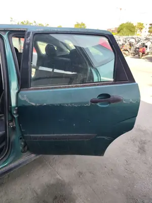 Foto de PUERTA TRASERA IZQUIERDA FORD FOCUS BERLINA (CAK) 1.6 16V CAT (101 CV / 74 KW)