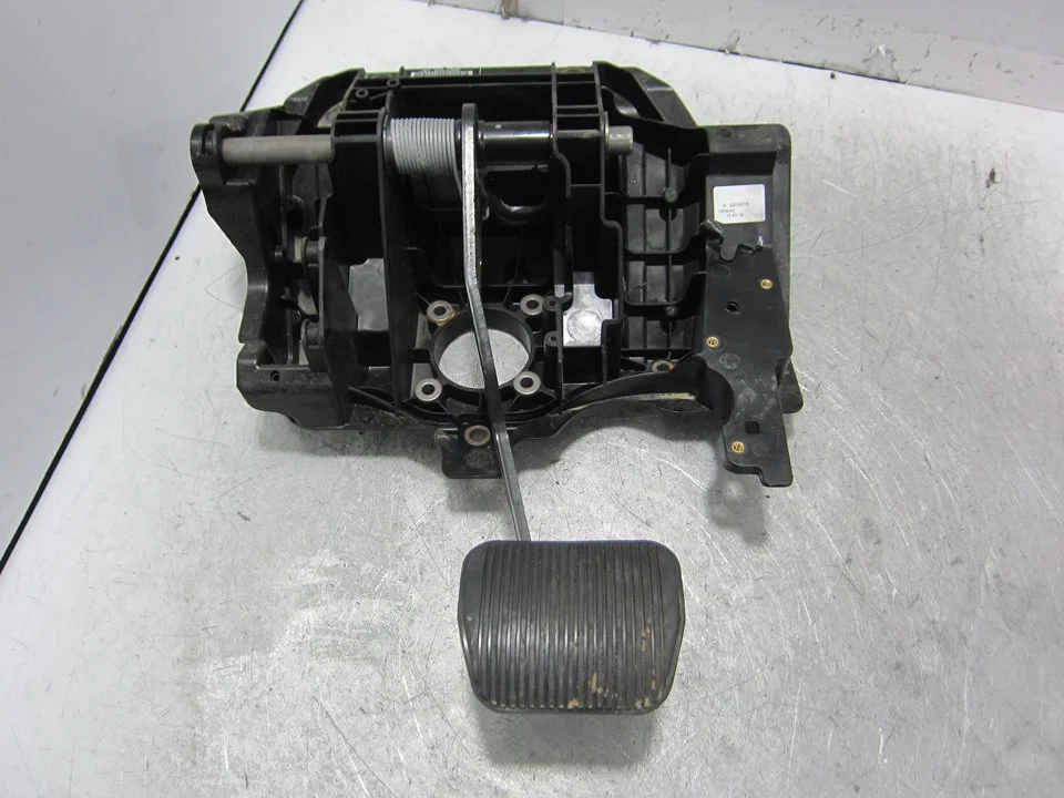 Foto de PEDAL FRENO JAGUAR F-TYPE COUPÉ 2.0 TwinTurbo CAT (300 CV / 221 KW) referencia 8W832467B
