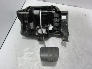 Foto de PEDAL FRENO JAGUAR F-TYPE COUPÉ 2.0 TwinTurbo CAT (300 CV / 221 KW) referencia 8W832467B foto 1
