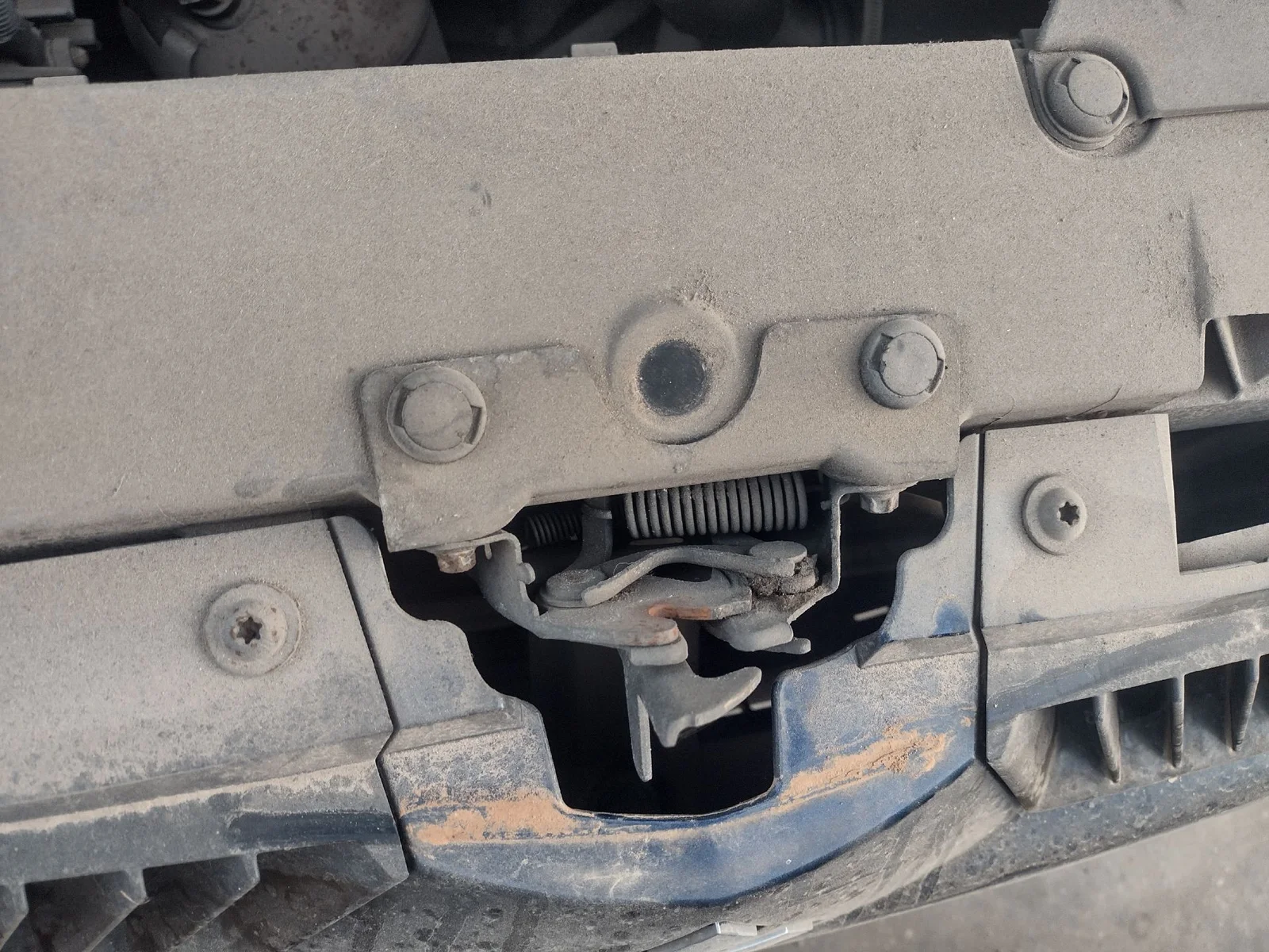 Foto de CERRADURA CAPO MITSUBISHI COLT CZ3 BERL. 5 (Z30A) 1.5 DI-D CAT (95 CV / 70 KW)