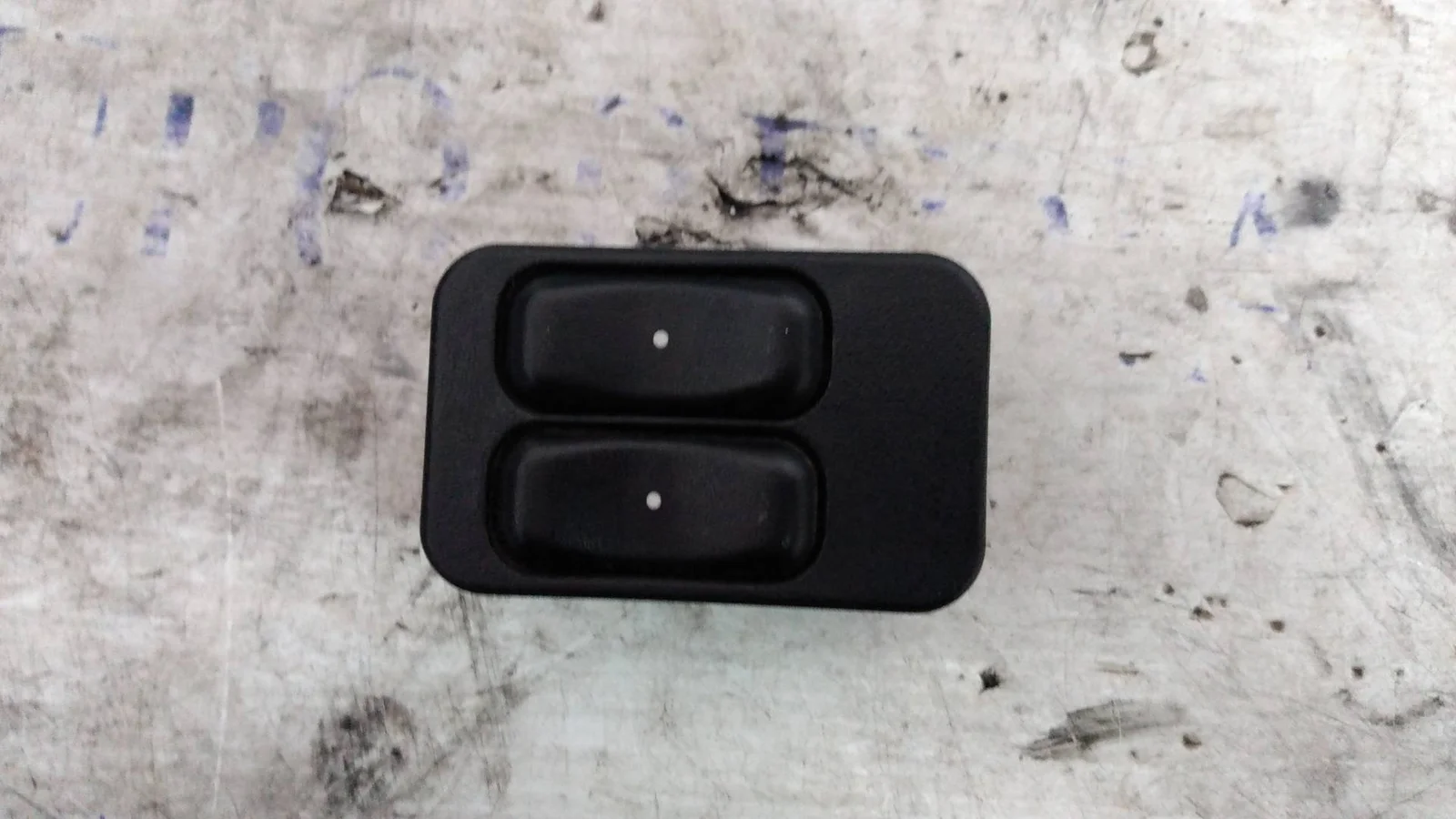 Foto de MANDO ELEVALUNAS DELANTERO DERECHO OPEL ZAFIRA A referencia 90561088