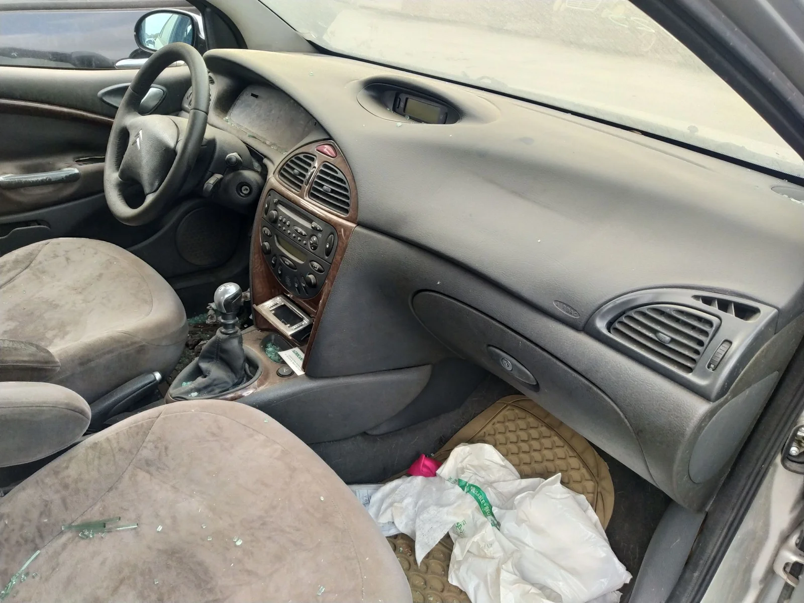 Foto de ENGANCHE CINTURON DELANTERO IZQUIERDO CITROEN C5 BERLINA 2.0 HDi (109 CV / 80 KW)