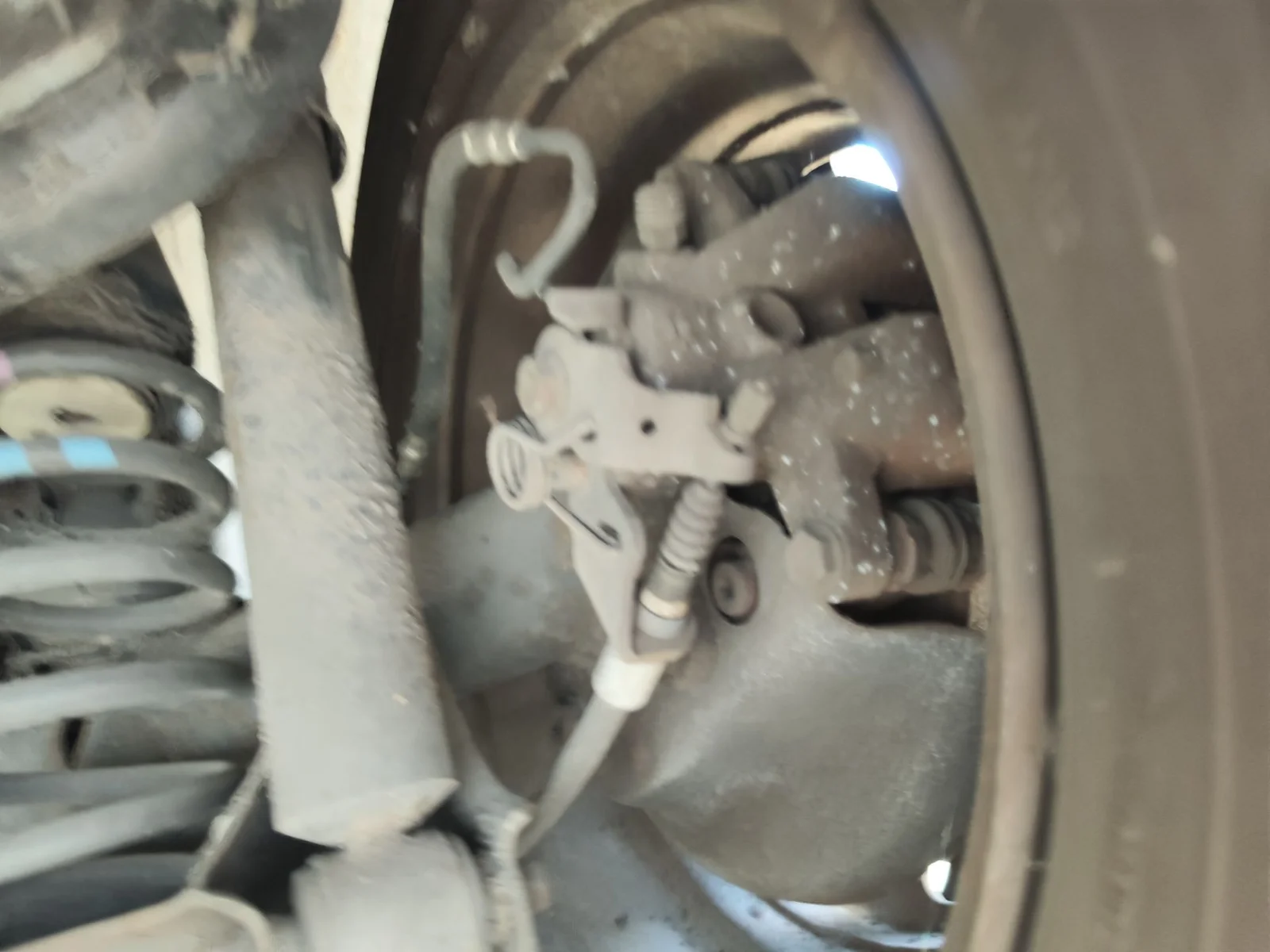 Foto de PINZA DE FRENO TRASERA DERECHA PEUGEOT 308 1.6 16V (120 CV / 88 KW) referencia 4401N7