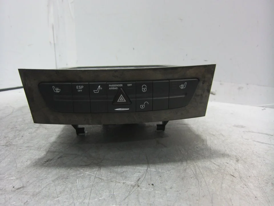Foto de MANDO MULTIFUNCION MERCEDES-BENZ CLASE E (BM 211) BERLINA 2.7 CDI CAT (177 CV / 130 KW) referencia A2116800552