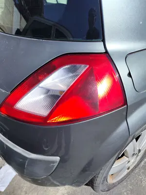 Foto de PILOTO TRASERO DERECHO RENAULT MEGANE II BERLINA 3P 1.9 dCi Diesel (120 CV / 88 KW) referencia 8200073237 foto 5