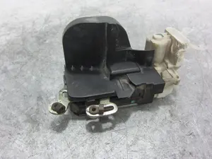 Foto de CERRADURA PUERTA TRASERA DERECHA ALFA ROMEO 147 (190) 1.6 16V CAT (105 CV / 77 KW) referencia B792 foto 5