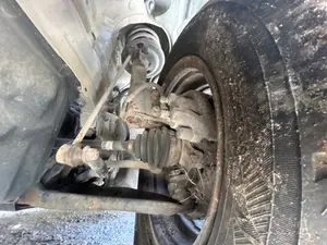 Foto de PINZA DE FRENO DELANTERA IZQUIERDA TOYOTA YARIS (KSP9/SCP9/NLP9) 1.3 16V CAT (101 CV / 74 KW) referencia 477500D070