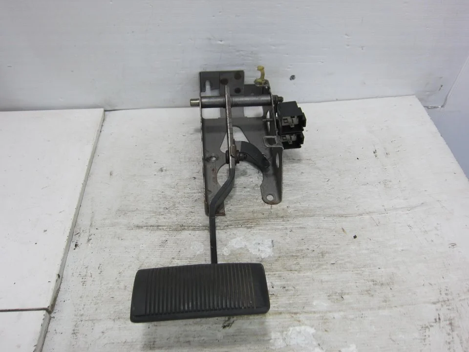 Foto de PEDAL FRENO CHRYSLER STRATUS JX CABRIO 2.5 CAT (163 CV / 120 KW) referencia 04929561