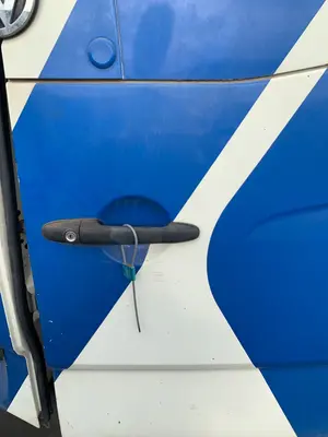 Foto de MANETA EXTERIOR TRASERA DERECHA VOLKSWAGEN CRAFTER FURGÓN (2E) 2.5 TDI DPF (109 CV / 80 KW)