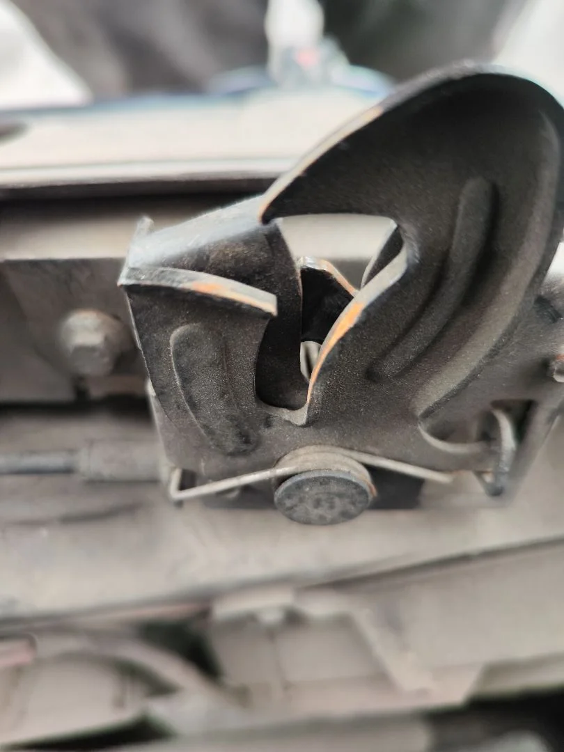 Foto de CERRADURA CAPO VOLKSWAGEN SHARAN (7M6/7M9) 1.9 TDI (116 CV / 85 KW) referencia 7M3823509E