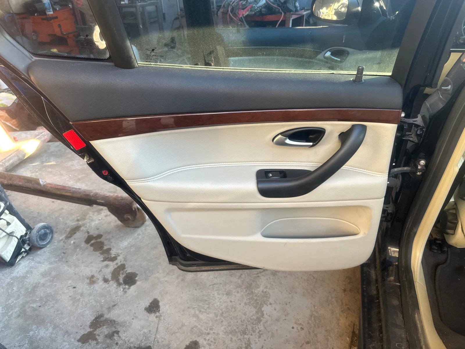 Foto de GUARNECIDO PUERTA TRASERA IZQUIERDA SAAB 9-3 BERLINA 1.9 TiD CAT (150 CV / 110 KW) referencia 12782822