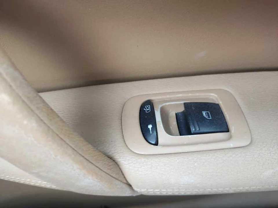 Foto de MANDO ELEVALUNAS DELANTERO DERECHO PORSCHE CAYENNE (TIPO 92A) 3.0 V6 TDI CAT (239 CV / 176 KW)