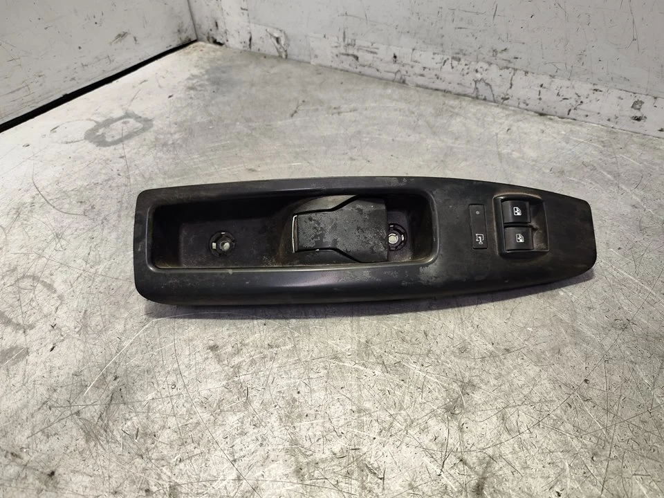 Foto de MANDO ELEVALUNAS DELANTERO IZQUIERDO OPEL COMBO D 1.3 16V CDTI (95 CV / 70 KW) referencia 735484919