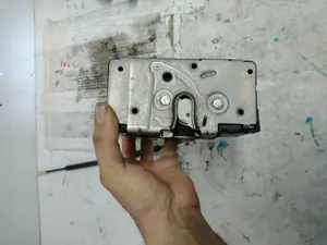 Foto de CERRADURA PUERTA DELANTERA DERECHA OPEL CORSA E 1.4 (90 CV / 66 KW) referencia 13431840 foto 2