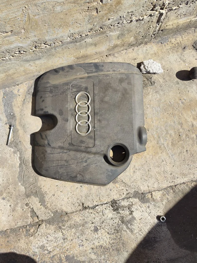 Foto de TAPA MOTOR AUDI A3 (8L) 1.6 (102 CV / 75 KW)