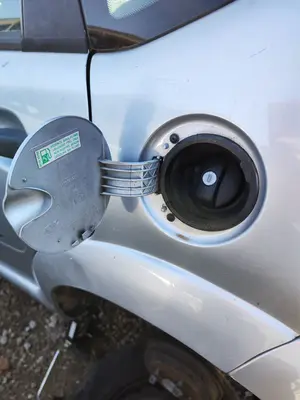 Foto de TAPA EXTERIOR COMBUSTIBLE CITROEN C3 1.4 (73 CV / 54 KW) foto 2