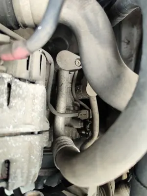 Foto de COMPRESOR AIRE ACONDICIONADO BMW SERIE 3 BERLINA (E90) 2.0 Turbodiesel CAT (143 CV / 105 KW)