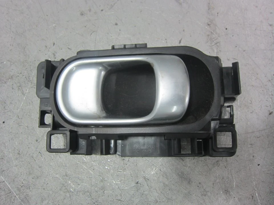 Foto de MANETA INTERIOR DELANTERA IZQUIERDA CITROEN C4 CACTUS 1.2 12V VTi (82 CV / 60 KW) referencia 98012886UU