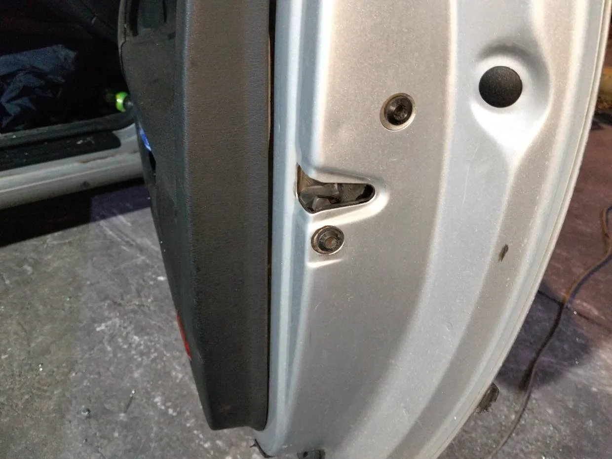 Foto de CERRADURA PUERTA DELANTERA DERECHA VOLKSWAGEN GOLF IV BERLINA (1J1)(10.1997)