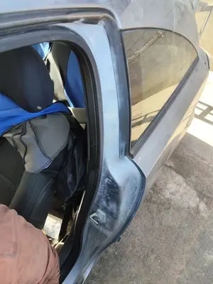 Foto de GOMAS CONTORNO PUERTA OPEL ASTRA H GTC 1.7 16V CDTI (101 CV / 74 KW)