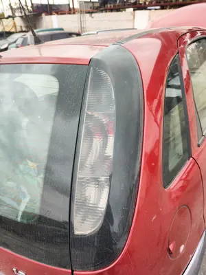 Foto de PILOTO TRASERO DERECHO OPEL CORSA C 1.2 16V CAT (Z 12 XEP / LB4) (80 CV / 59 KW)