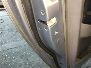 Foto de CERRADURA PUERTA TRASERA IZQUIERDA MITSUBISHI GRANDIS (NA0W)