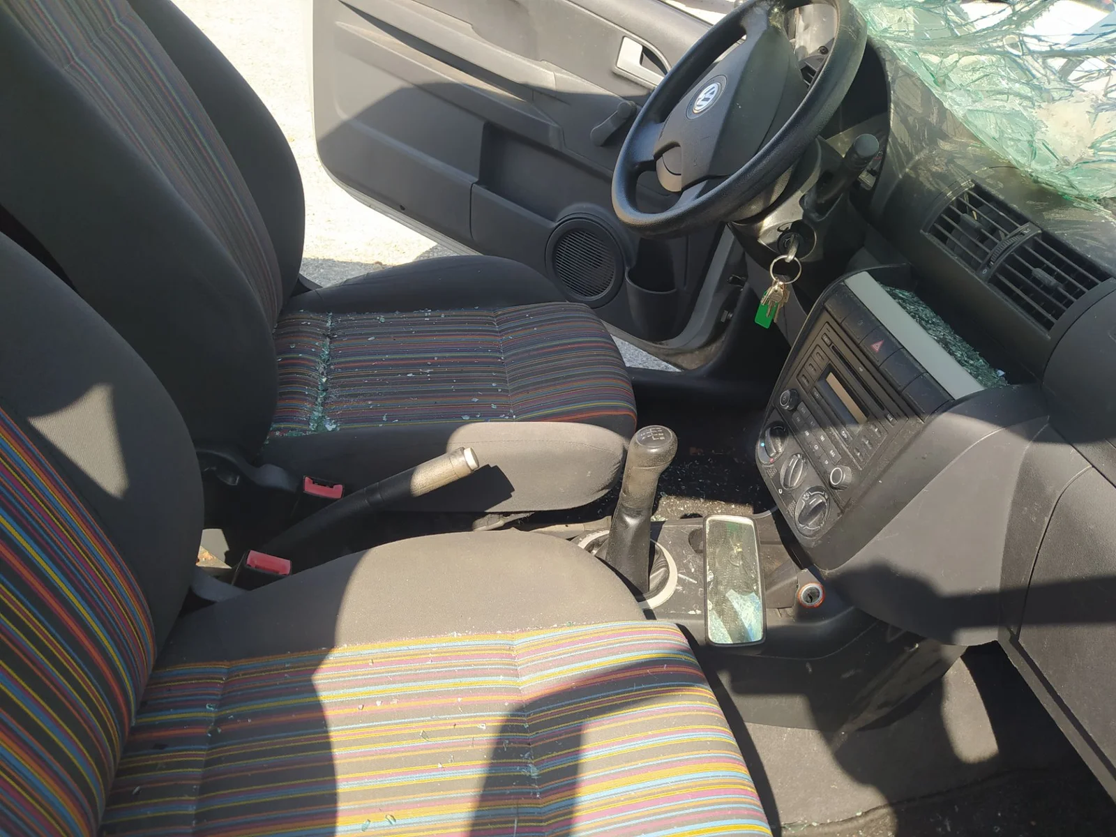 Foto de CONSOLA CENTRAL VOLKSWAGEN FOX (5Z1)(04.2005) 1.4 (75 CV / 55 KW)