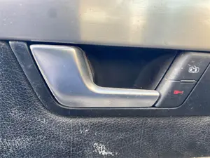 Foto de MANETA INTERIOR DELANTERA IZQUIERDA AUDI A4 BERLINA (8E) 1.9 TDI (131 CV / 96 KW) referencia 8E1837019G FKZ