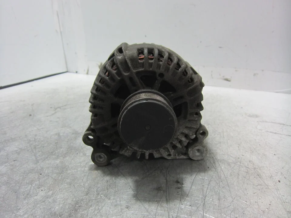 Foto de ALTERNADOR SKODA OCTAVIA COMBI (1Z5) 1.9 TDI (105 CV / 77 KW) referencia 06F903023C