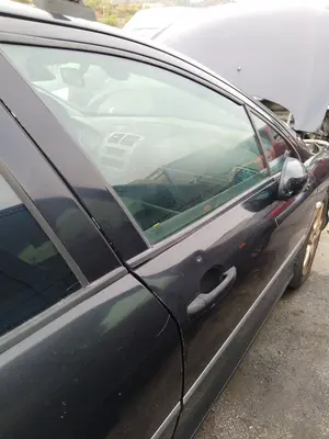 Foto de PUERTA DELANTERA DERECHA PEUGEOT 407 2.0 16V HDi FAP CAT (RHR / DW10BTED4) (136 CV / 100 KW) foto 2
