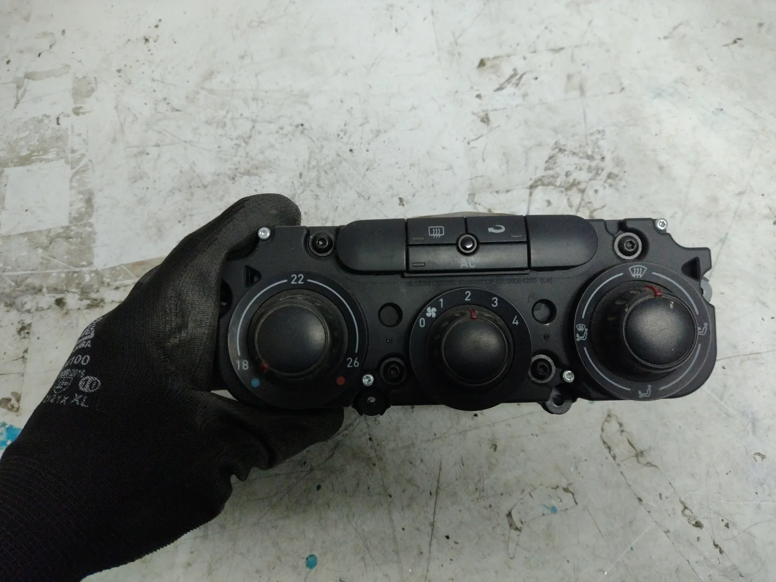 Foto de MANDO CALEFACCION / AIRE ACONDICIONADO SEAT LEON (1P1) 1.9 TDI (105 CV / 77 KW) referencia 5P0820047K