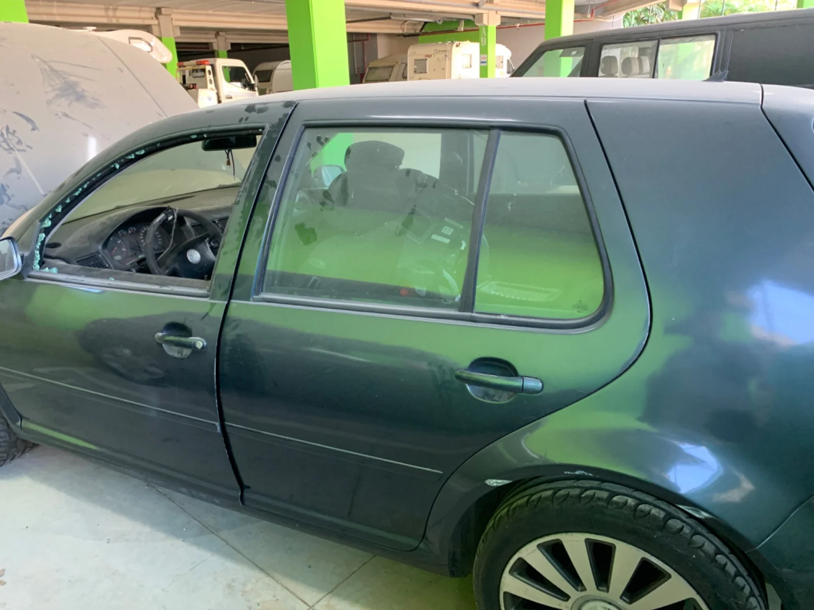 Foto de PUERTA TRASERA IZQUIERDA VOLKSWAGEN GOLF IV BERLINA (1J1)(10.1997) 1.9 TDI (110 CV / 81 KW) referencia 1J6833055F