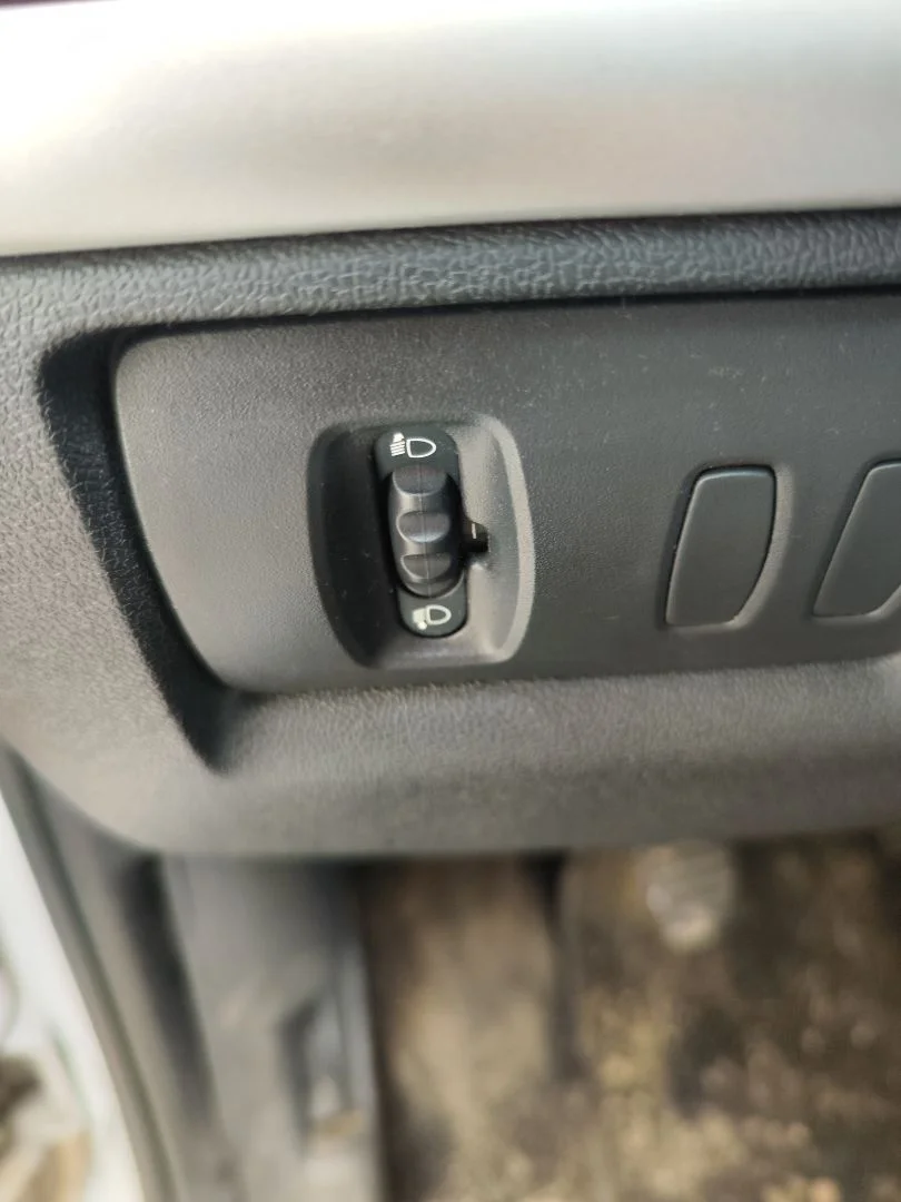 Foto de INTERRUPTOR RENAULT CLIO III 1.5 dCi Diesel FAP (75 CV / 55 KW)