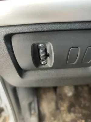 Foto de INTERRUPTOR RENAULT CLIO III 1.5 dCi Diesel FAP (75 CV / 55 KW)
