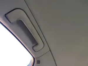 Foto de ASIDERO TECHO DELANTERO DERECHO AUDI A6 BERLINA (4B2) 2.5 V6 24V TDI (150 CV / 110 KW)