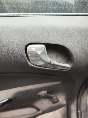 Foto de MANETA INTERIOR TRASERA IZQUIERDA OPEL CORSA D 1.3 16V CDTI (75 CV / 55 KW)
