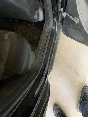 Foto de GOMAS CONTORNO PUERTA VOLKSWAGEN PASSAT VARIANT (3C5) 2.0 TDI (140 CV / 103 KW) referencia 3AF837644 foto 4