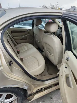 Foto de GOMAS CONTORNO PUERTA JAGUAR X-TYPE 2.1 V6 24V CAT (156 CV / 115 KW)