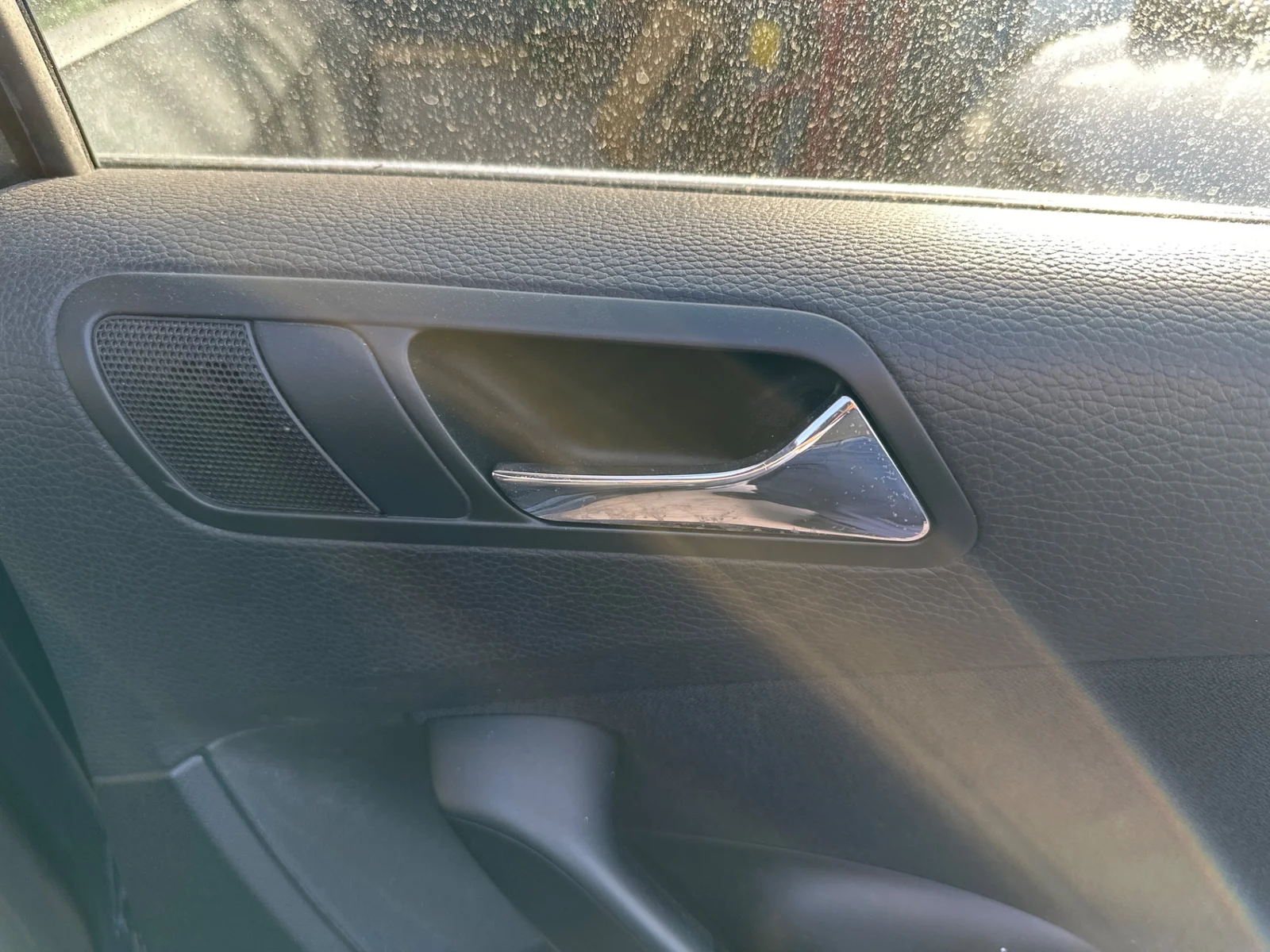 Foto de MANETA INTERIOR TRASERA DERECHA VOLKSWAGEN PASSAT BERLINA (3C2) 2.0 TDI (140 CV / 103 KW) referencia 3C4839114P ZNX